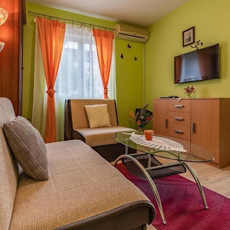 Nice Apartment In Premantura With Wifi エクステリア 写真
