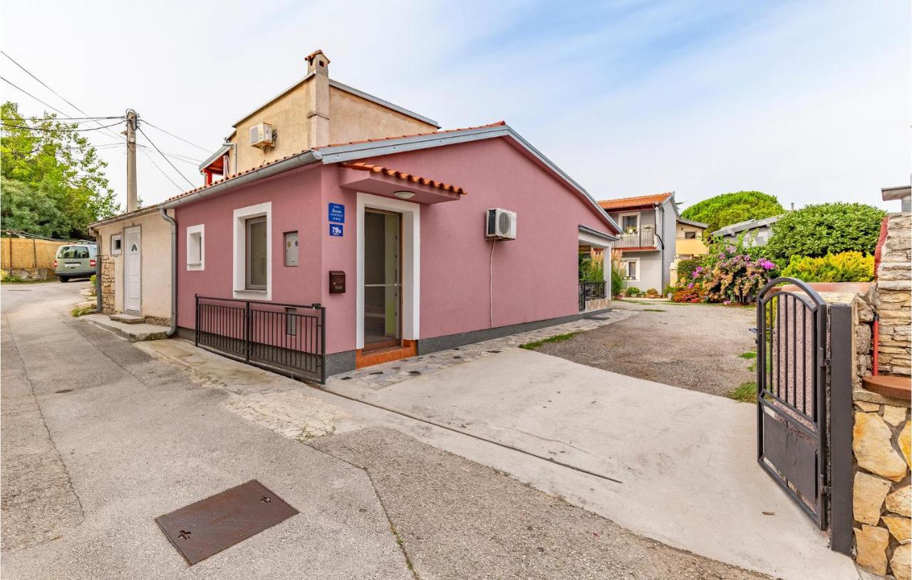 Nice Apartment In Premantura With Wifi エクステリア 写真