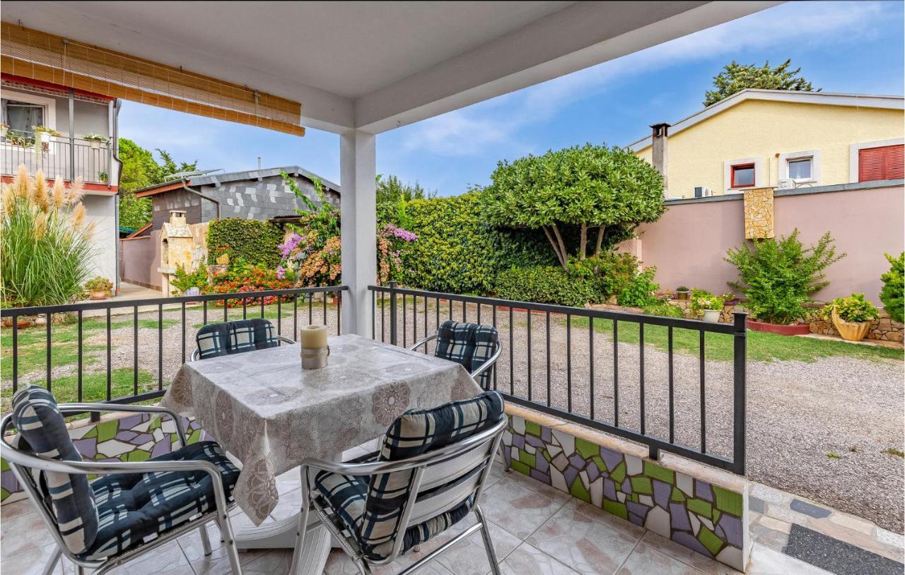 Nice Apartment In Premantura With Wifi エクステリア 写真