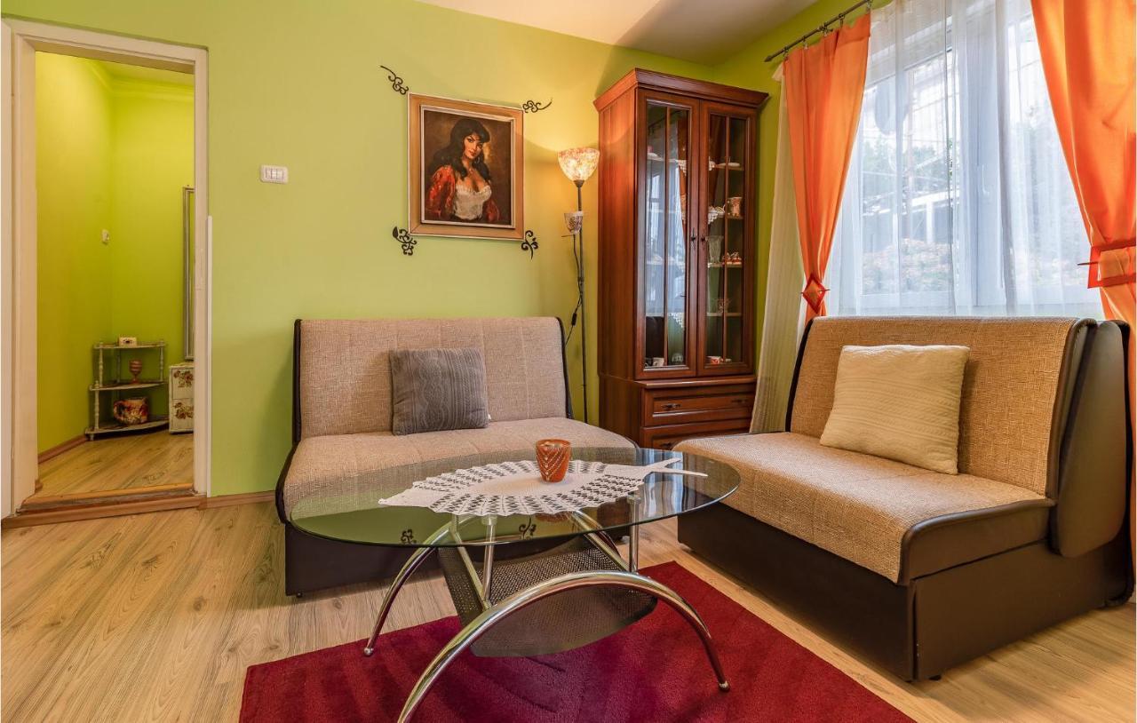 Nice Apartment In Premantura With Wifi エクステリア 写真