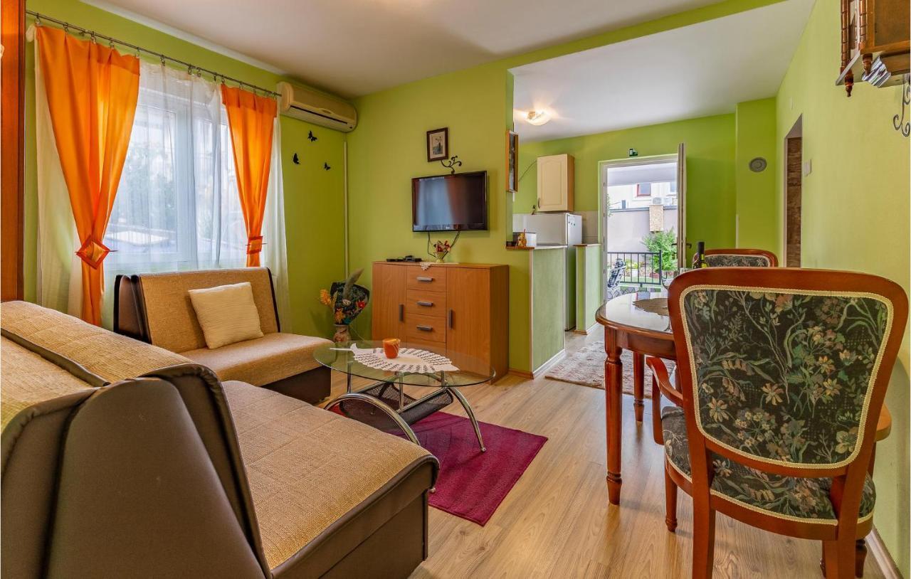 Nice Apartment In Premantura With Wifi エクステリア 写真