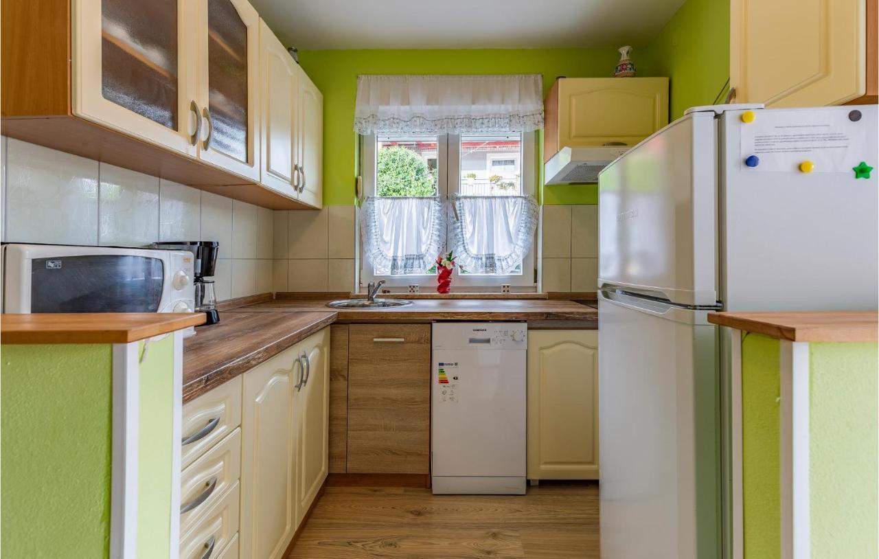 Nice Apartment In Premantura With Wifi エクステリア 写真
